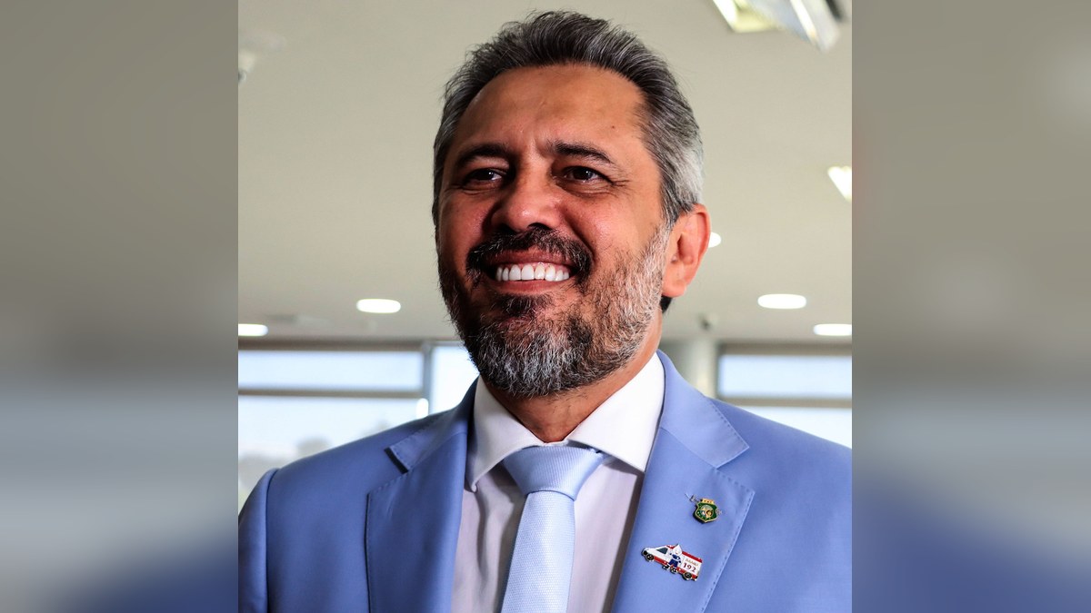 Elmano de Freitas: trajetória do governador do Ceará em destaque